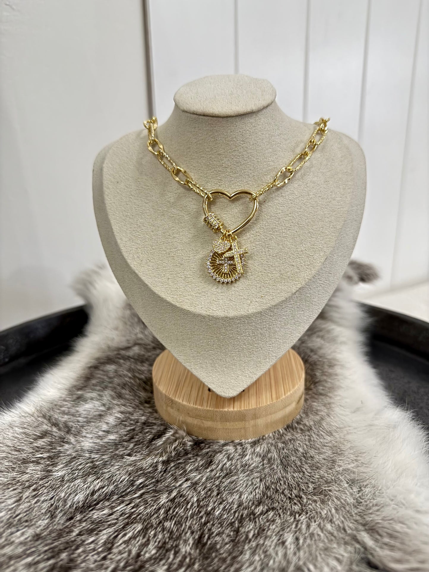 HEART OF FAITH GOLD NECKLACE