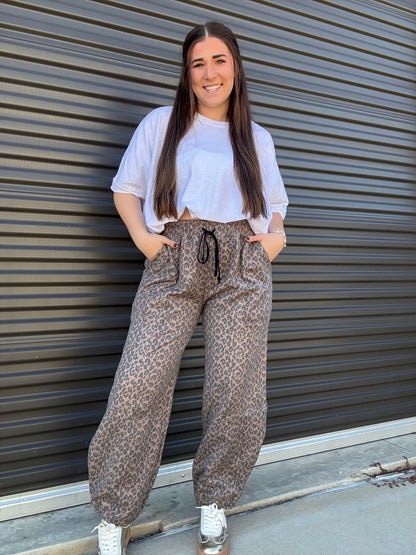 LEOPARD SWEATPANTS