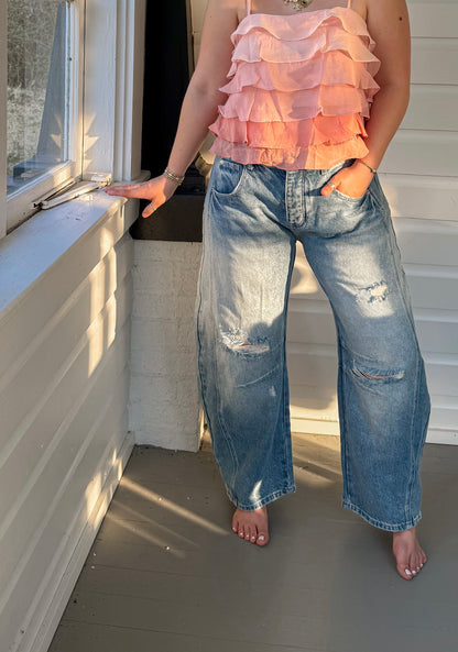 DISTRESSED BARREL JEANS