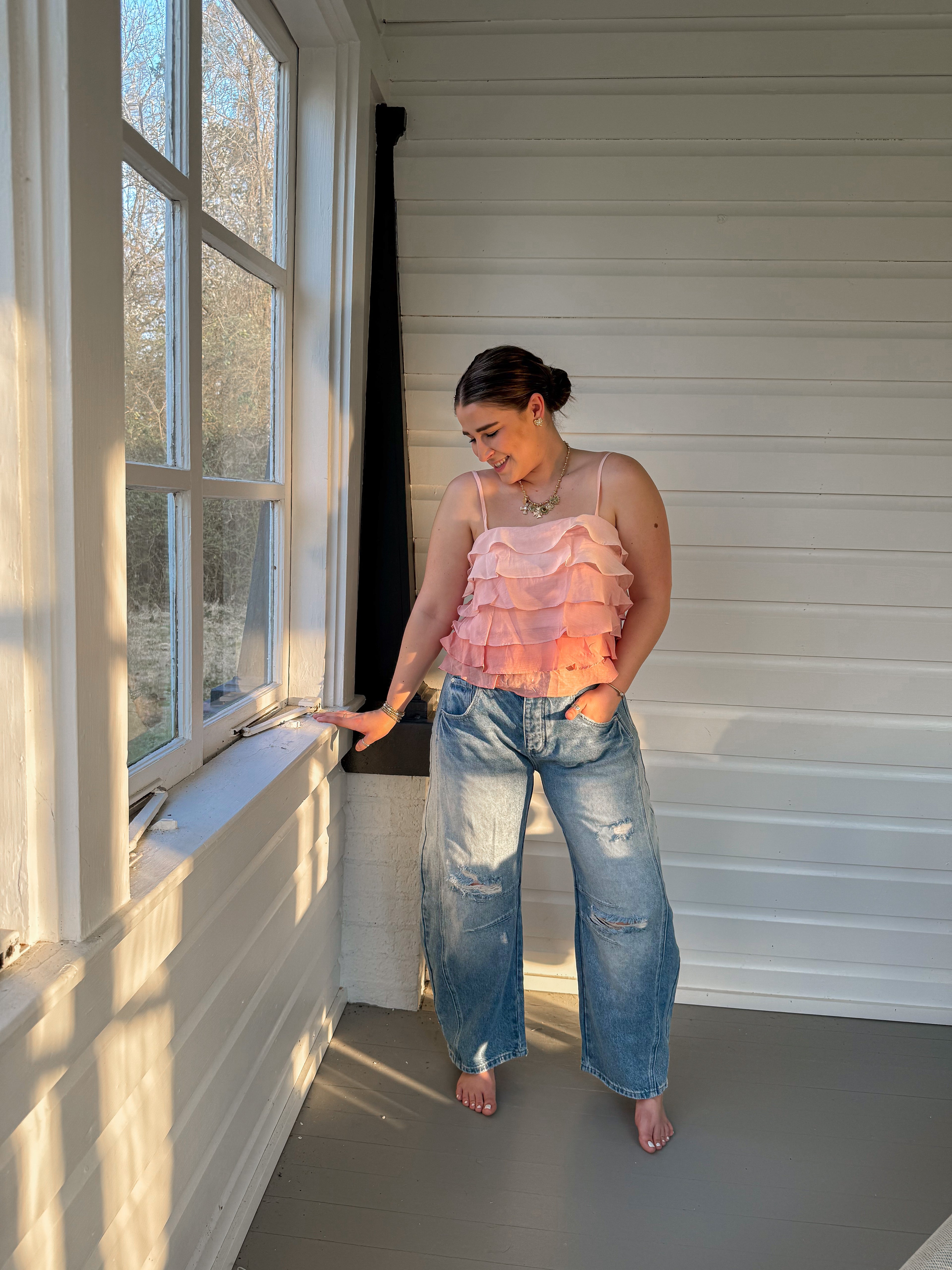 DISTRESSED BARREL JEANS