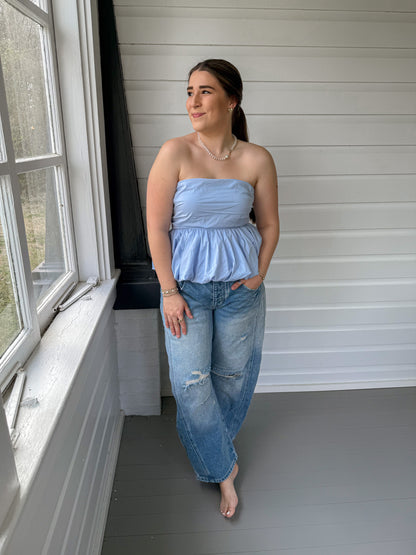 DISTRESSED BARREL JEANS