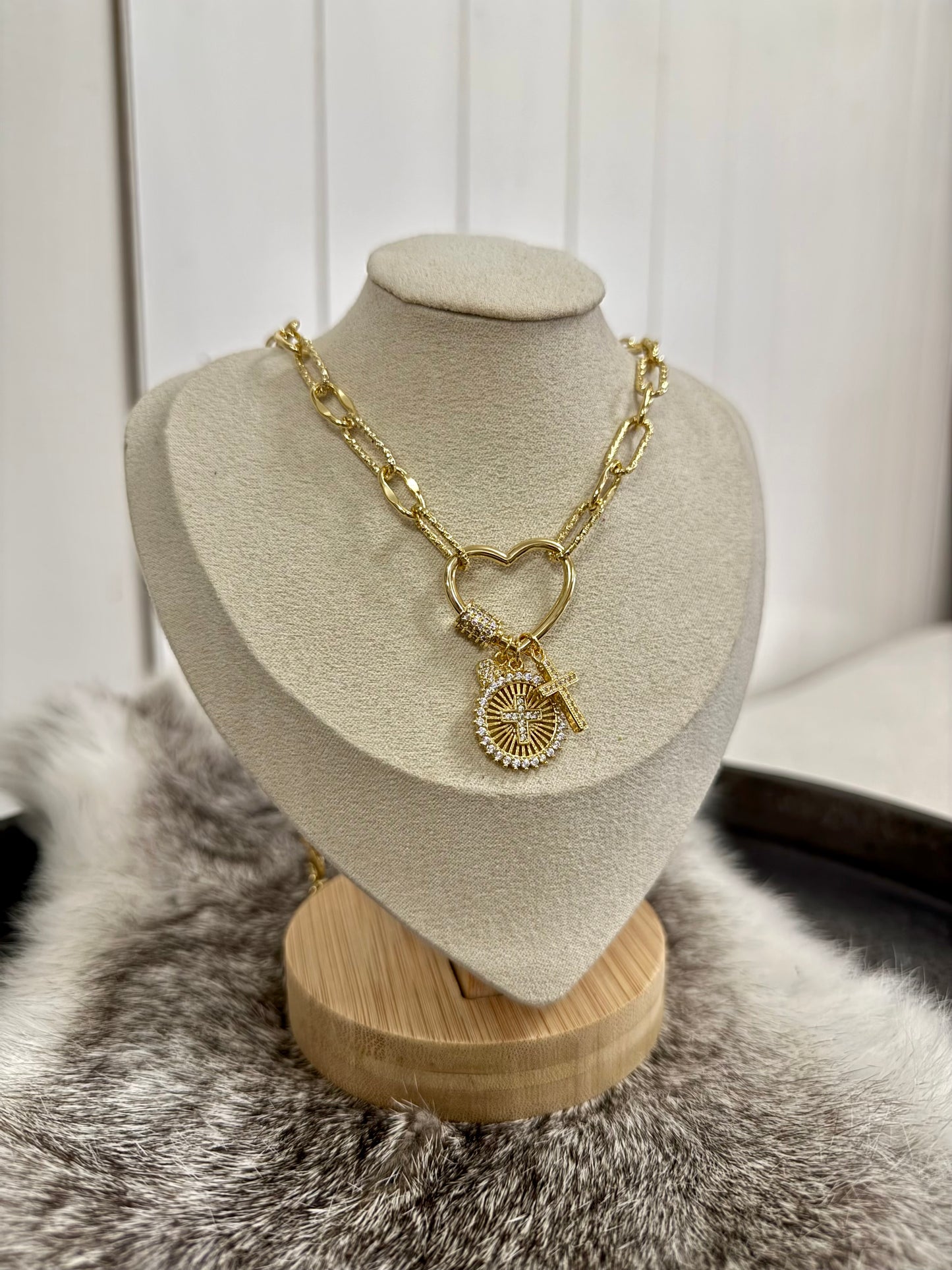 HEART OF FAITH GOLD NECKLACE