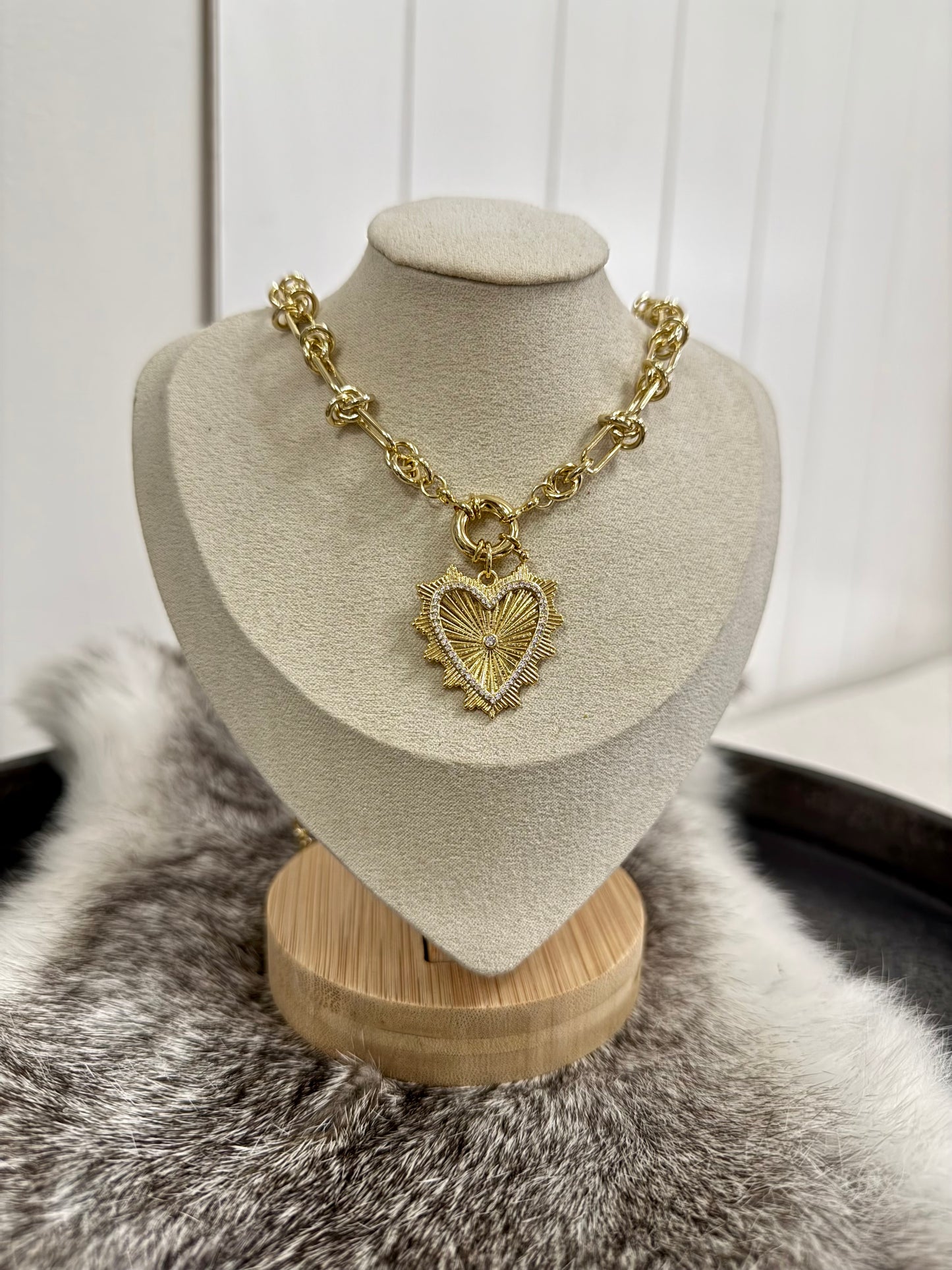 SPIKE HEART NECKLACE