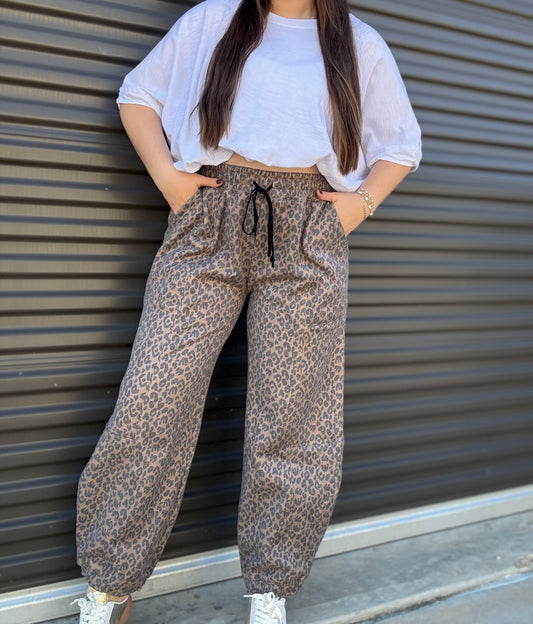 LEOPARD SWEATPANTS