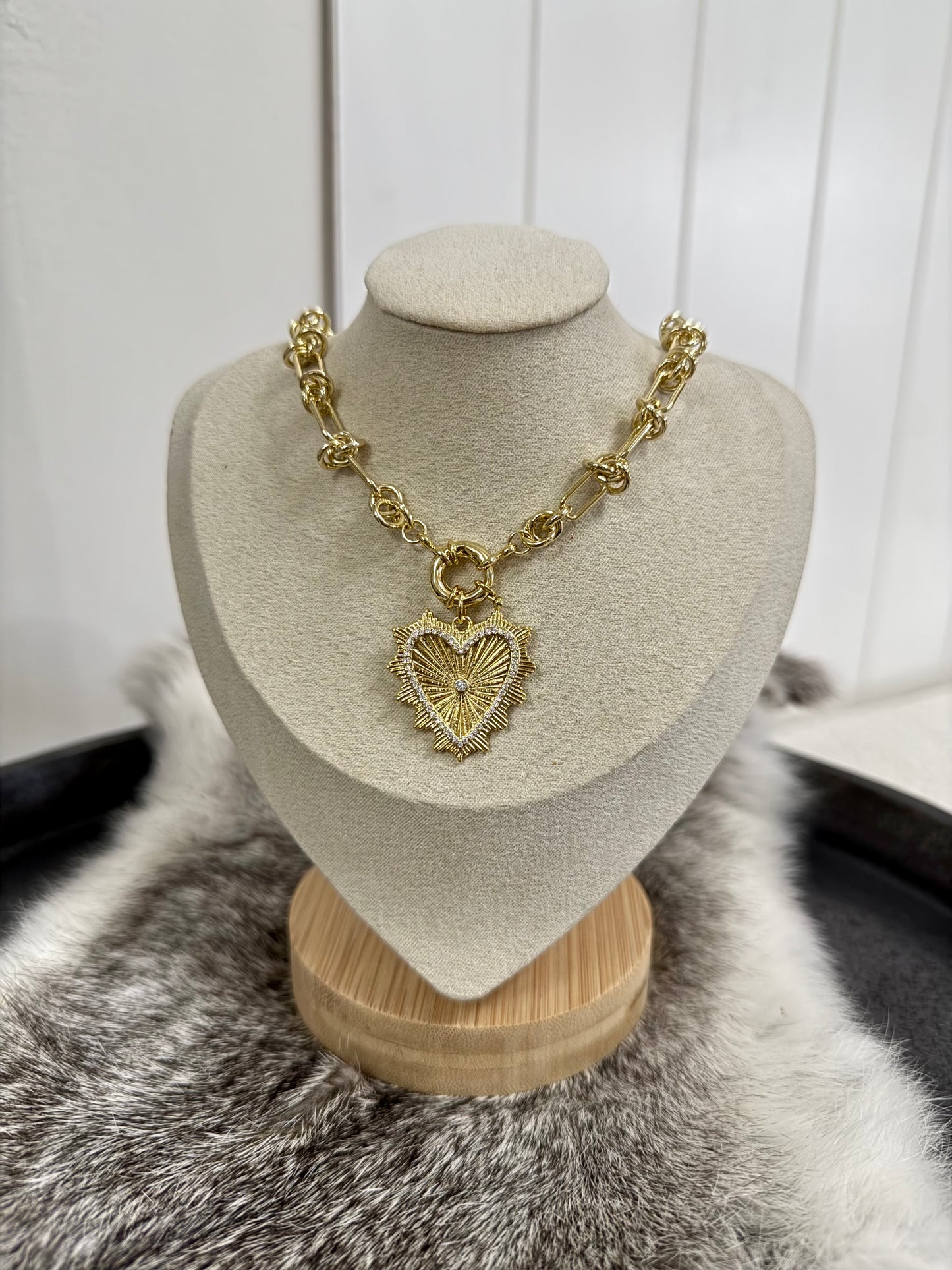 SPIKE HEART NECKLACE