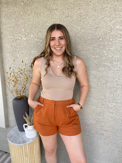 TAUPE SCALLOP EDGE SLEEVELESS SWEATER KNIT CROP TOP