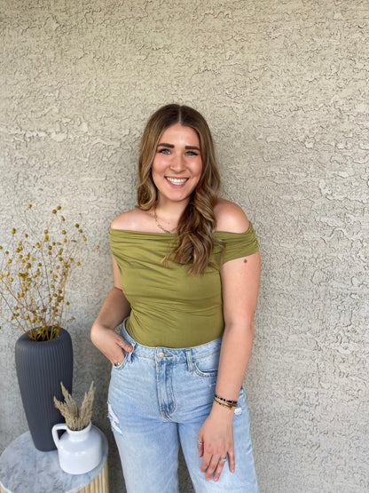 OLIVE REVERSIBLE OFF THE SHOULDER KNIT TOP
