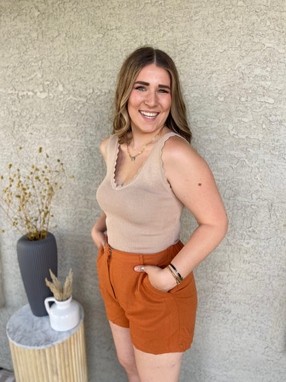 TAUPE SCALLOP EDGE SLEEVELESS SWEATER KNIT CROP TOP